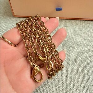 Elegant Gold Chain Accessory